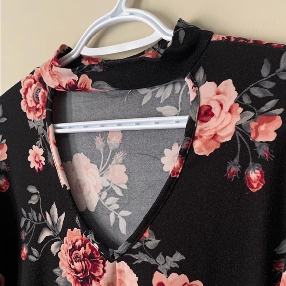 Pretty Floral Top - Picture 2 of 4